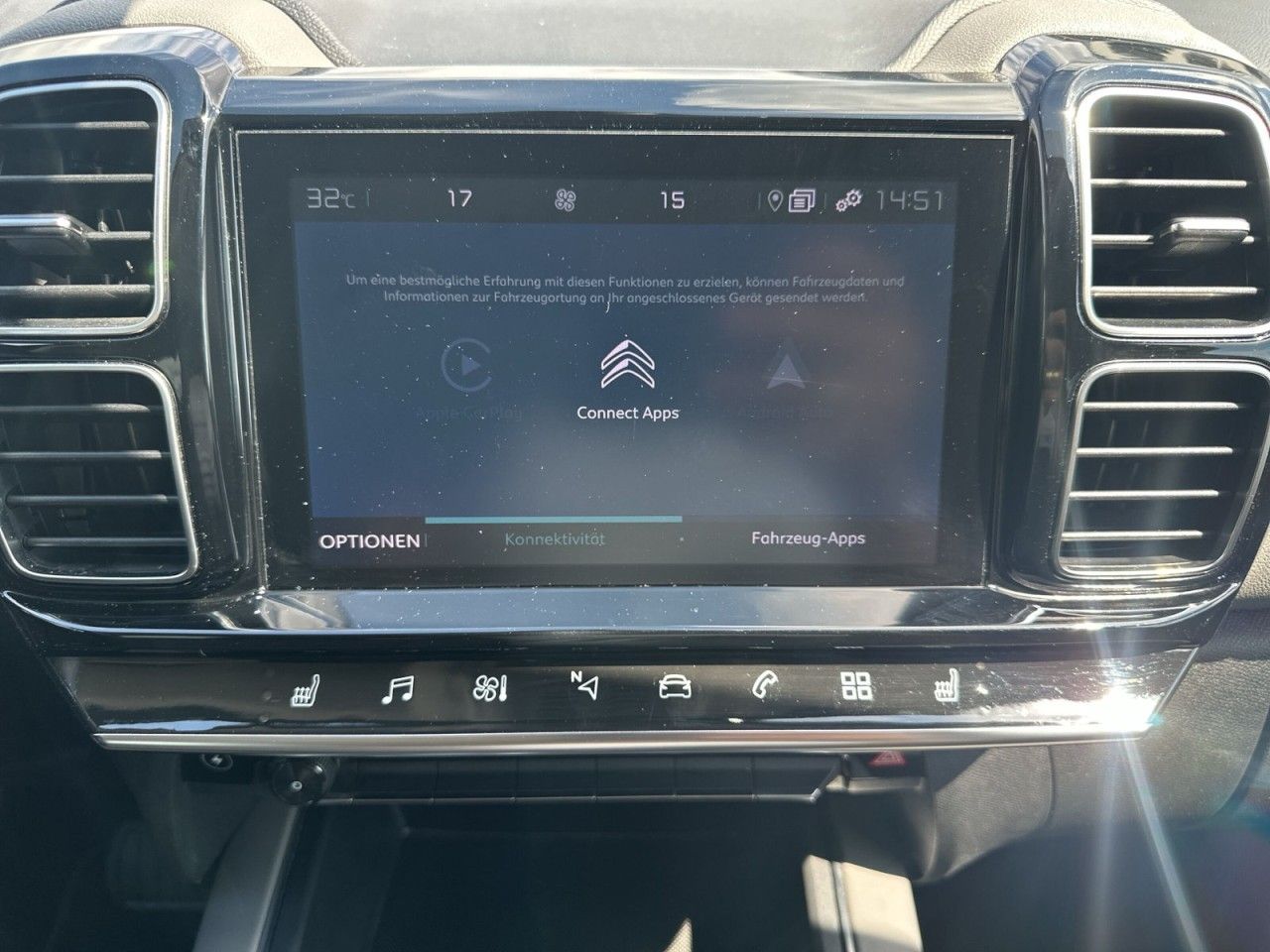 Fahrzeugabbildung Citroën C5 AIRCR C-SERIES PT 225 HYB-ACC-Cam* - mit KI generiert/bearbeitet