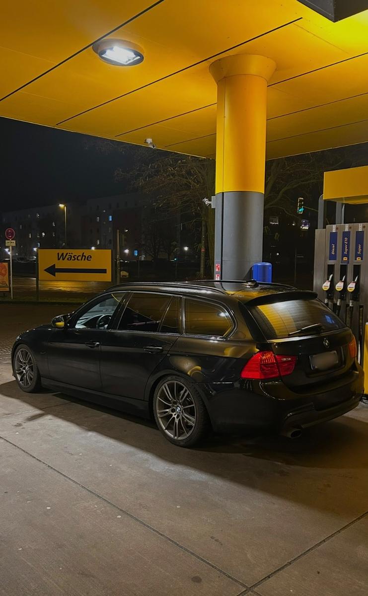 BMW 318 2010 — photo 15