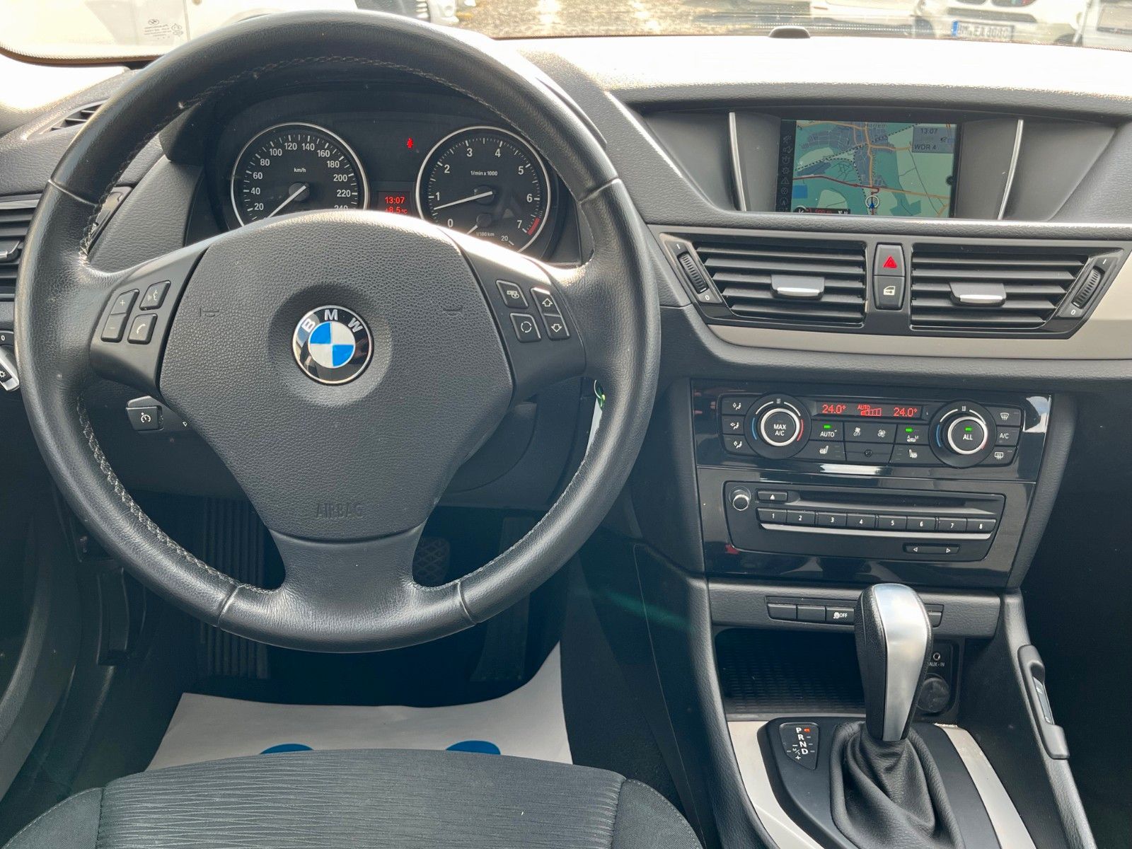 Fahrzeugabbildung BMW X1 sDrive18i Aut. Navi Klima 17"LMR 8-Fach 2.HD