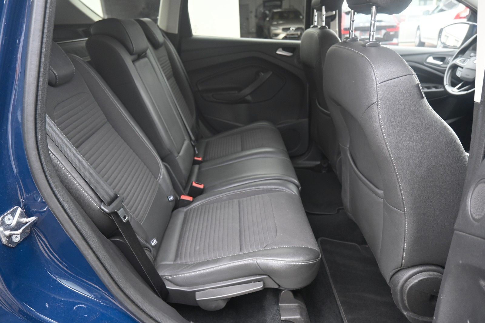 Fahrzeugabbildung Ford Kuga  2.0 TDCi Autom. 4x4 Titanium*FSHZG*RFK*AHK