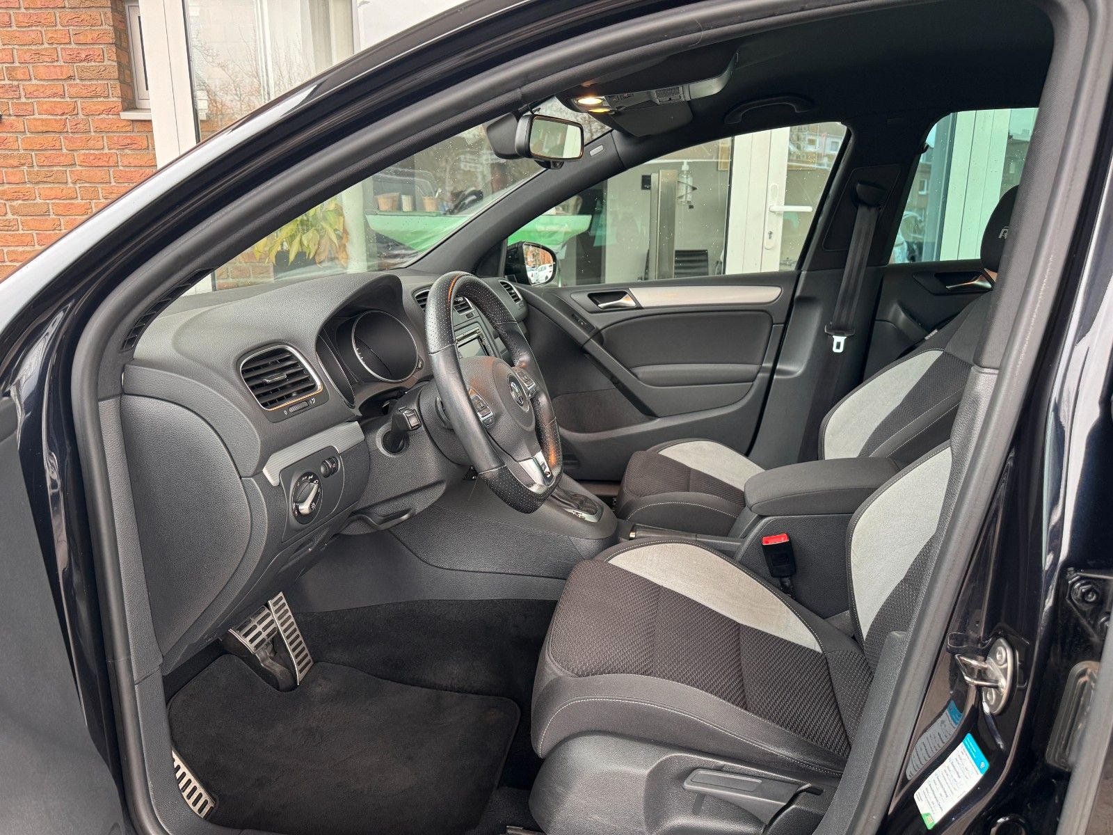 Fahrzeugabbildung Volkswagen Golf VI R-line DSG Klimaaut./PDC/Bluetooth