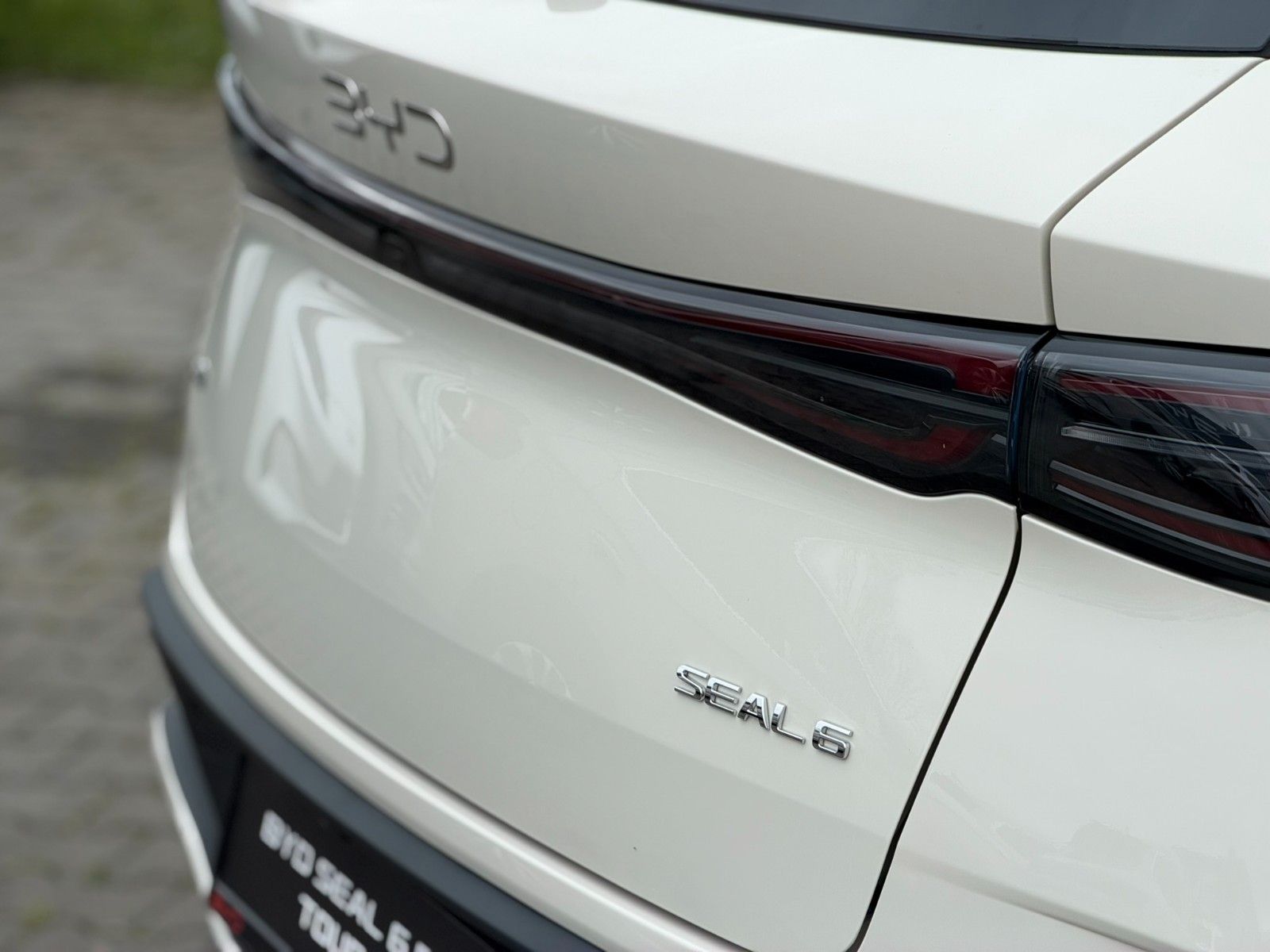BYD SEAL 6