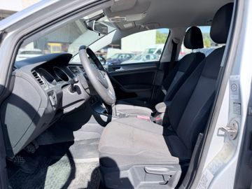 Volkswagen Golf - 11