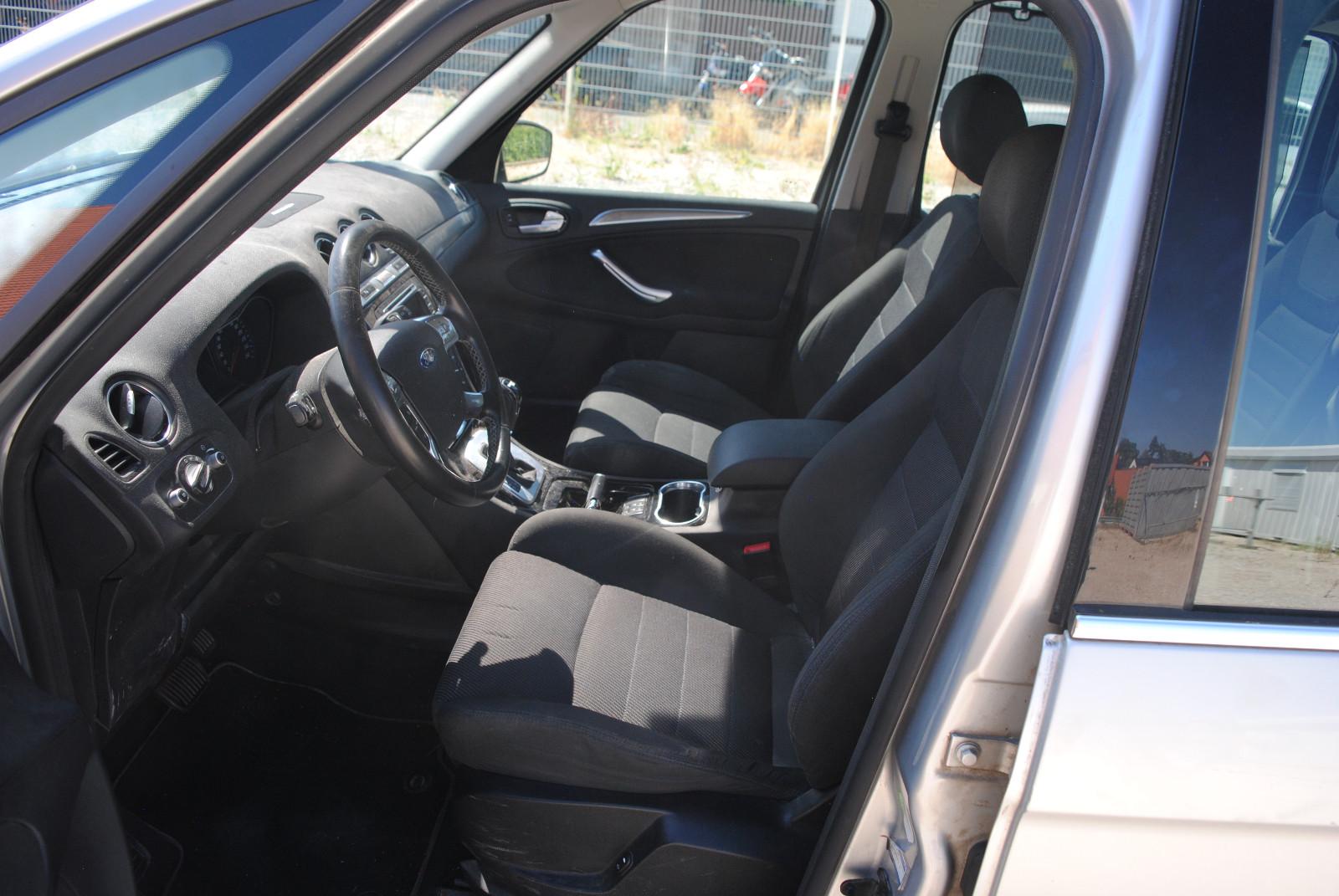 Ford Galaxy 2012 — photo 9