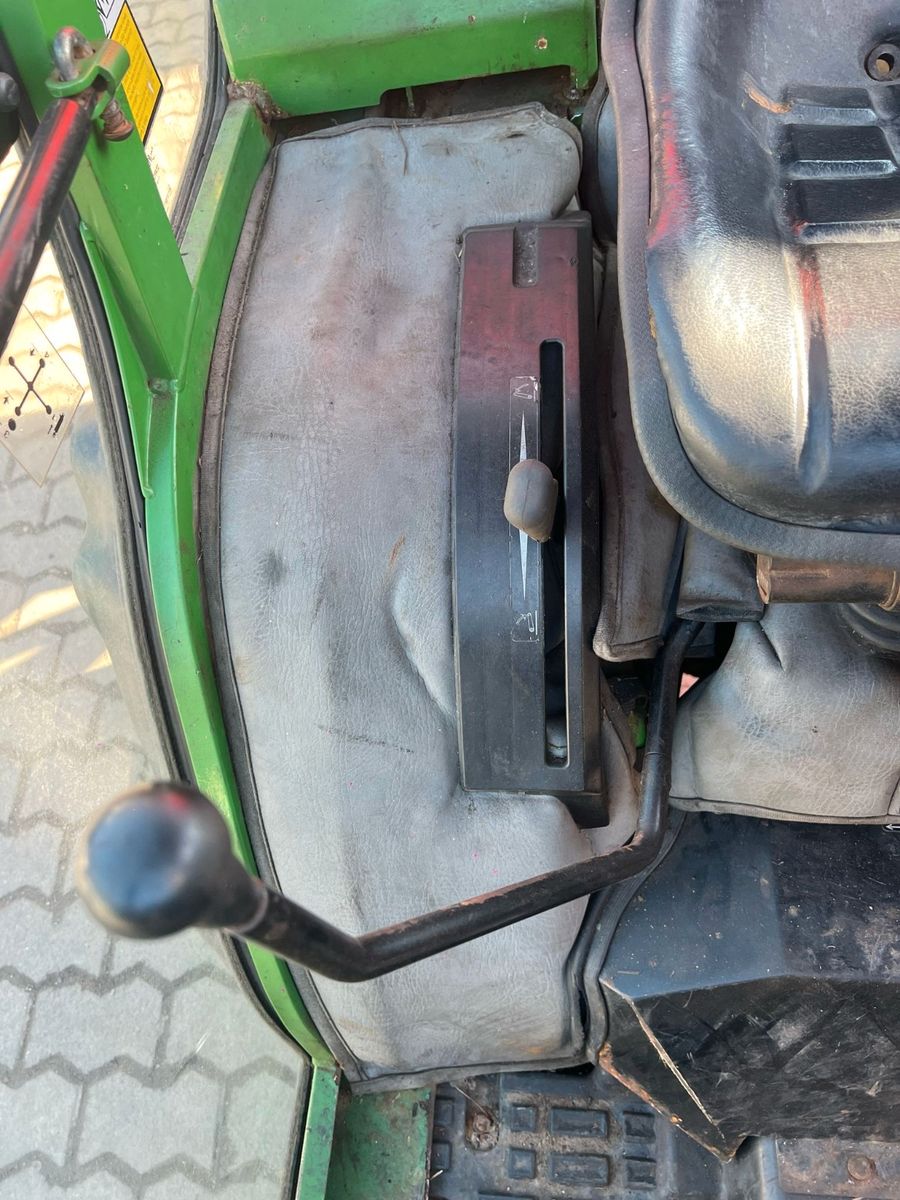 Fahrzeugabbildung John Deere 4010 / Allrad / Frontlader / Salzstreuer /