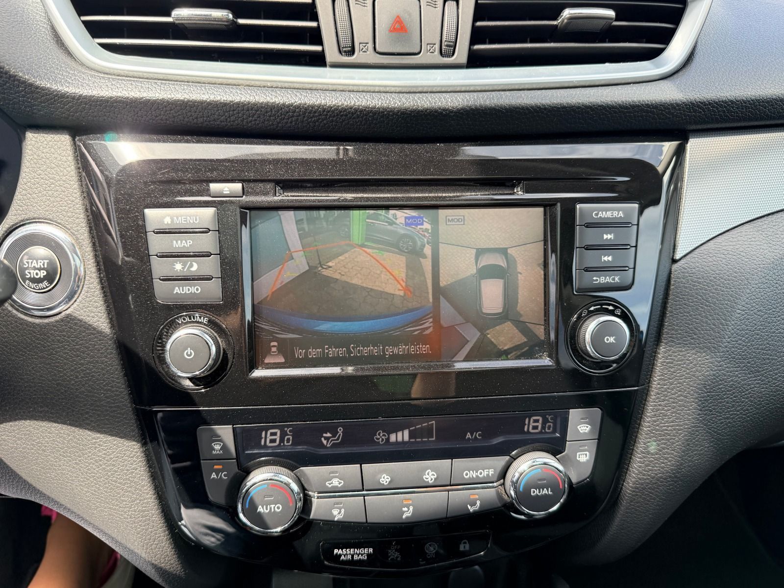 Fahrzeugabbildung Nissan Qashqai 1.3 DIG-T 117 kW N-Connecta