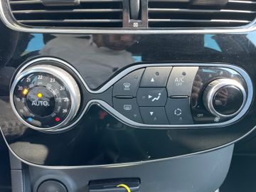 Fahrzeugabbildung Renault Clio IV 0.9 Limited*Keyless*Navi*PDC*SHZ*