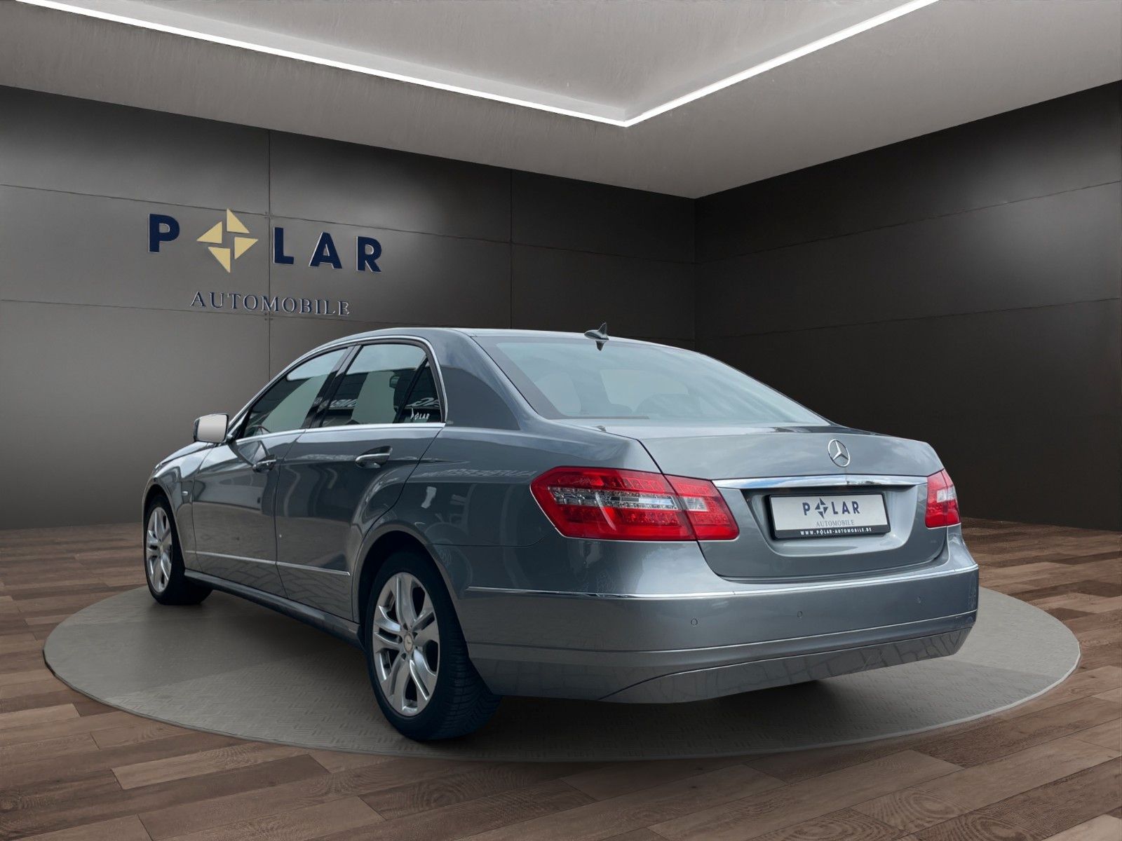 Fahrzeugabbildung Mercedes-Benz E 220 CDI Lim.*Bi-Xen*Standhz*Tempomat*PDC