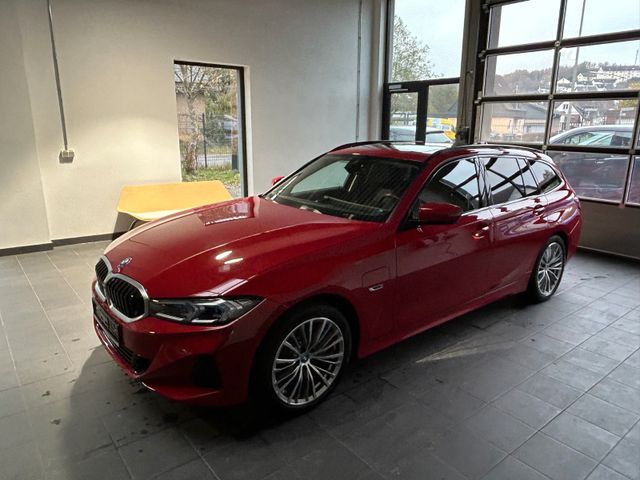 BMW 330 e xDrive Touring LP: 81.000 € Pano_AHK_HarmK