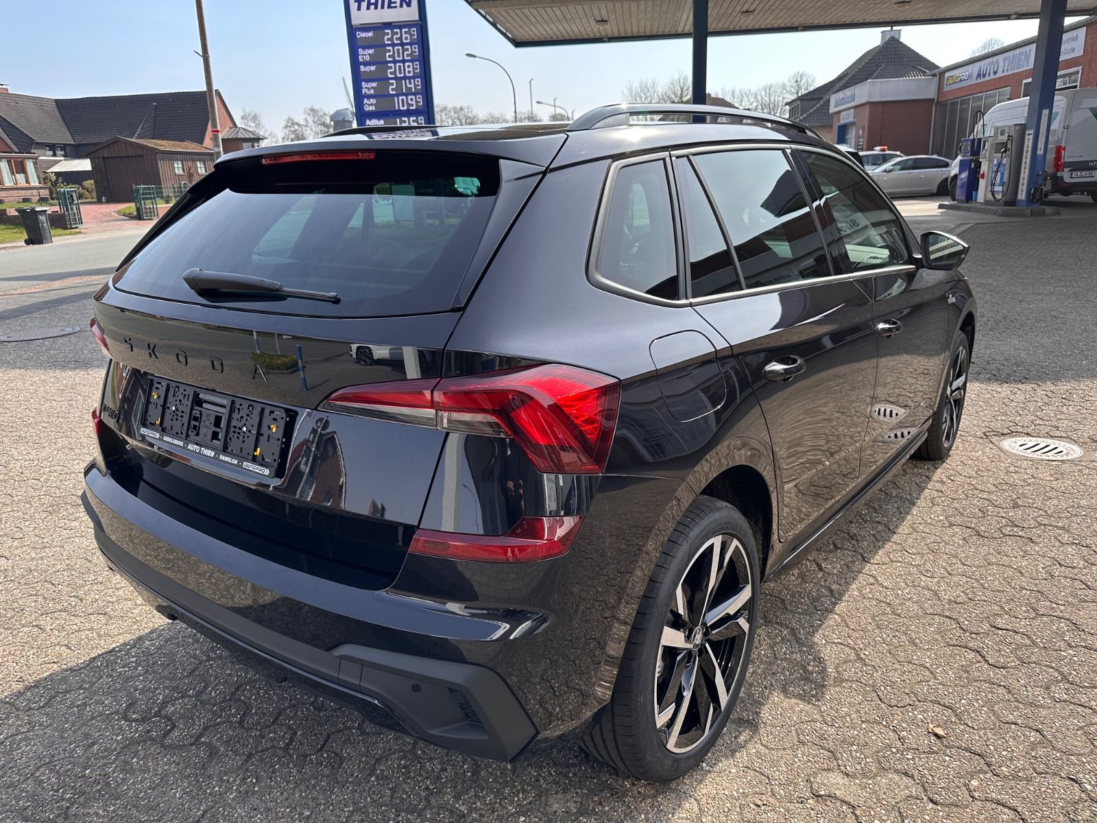 Fahrzeugabbildung SKODA Kamiq Monte Carlo 1.5 TSI DSG MATRIX/AHK/ACC/Pan