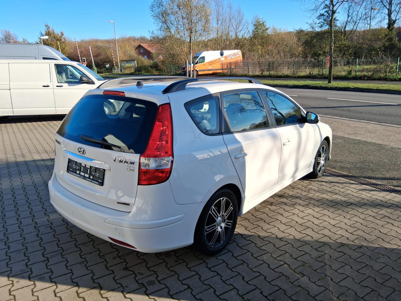 Hyundai i30 2012 — engine 1.582 cm³, 90 HP (66kW)
