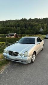 Mercedes-Benz Mercedes W210 E280 LPG - Mercedes-Benz E 280 mit LPG-Antrieb: Automatik