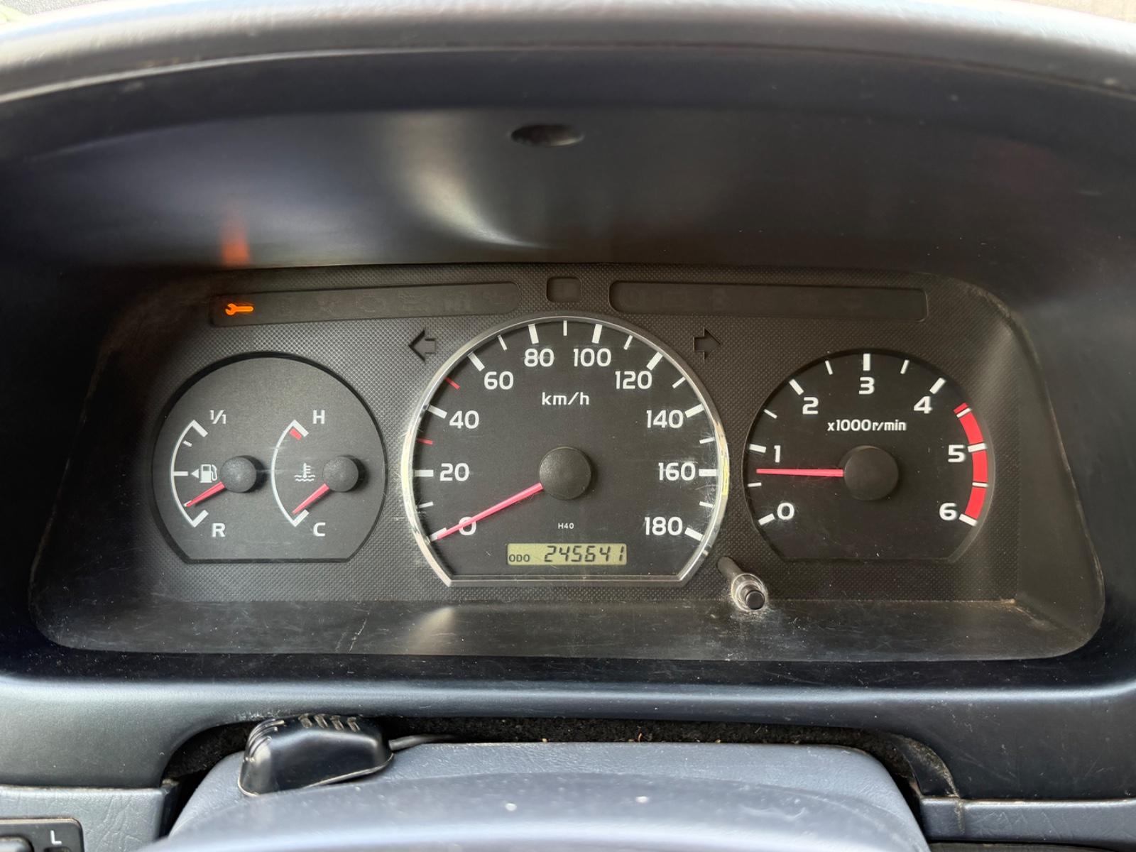 Toyota Hiace 2,5 LANG 8.Sitzer Klima AHK