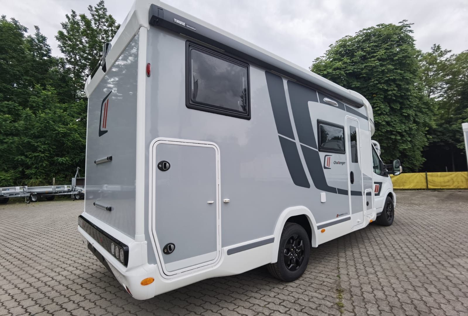 Fahrzeugabbildung Challenger 287 Graphite Edition o. Hubbett