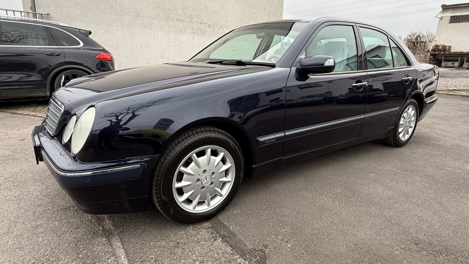 Fahrzeugabbildung Mercedes-Benz E 270 CDI ELEGANCE