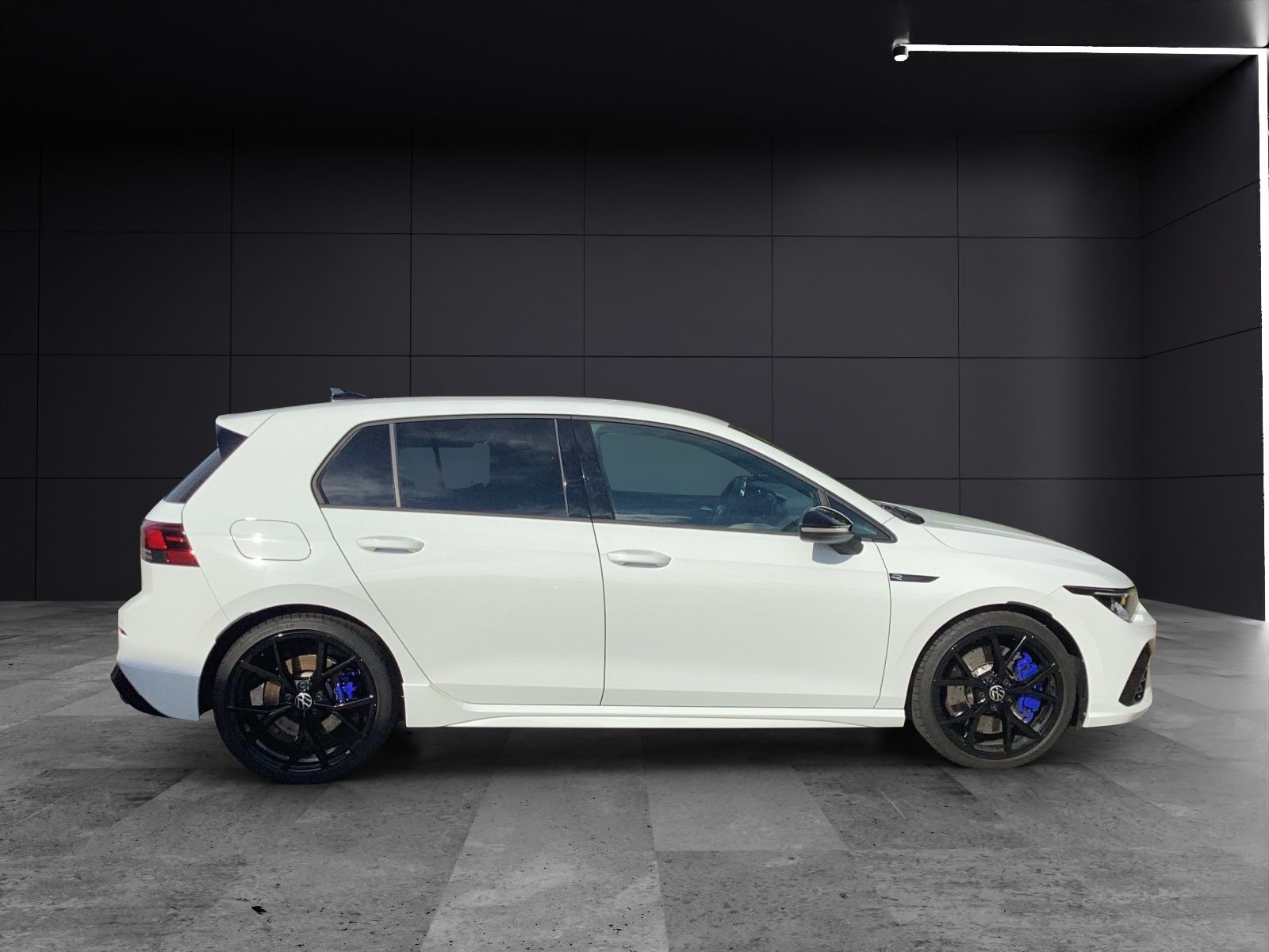 Fahrzeugabbildung Volkswagen Golf VIII R DSG 4M Black-Stye Matrix Akrapovic H