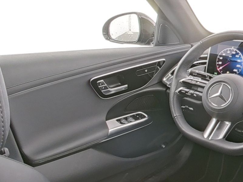 Fahrzeugabbildung Mercedes-Benz E 200 AMG*Totwinkel*Kamera*LED*19"*MBUX*CarPlay