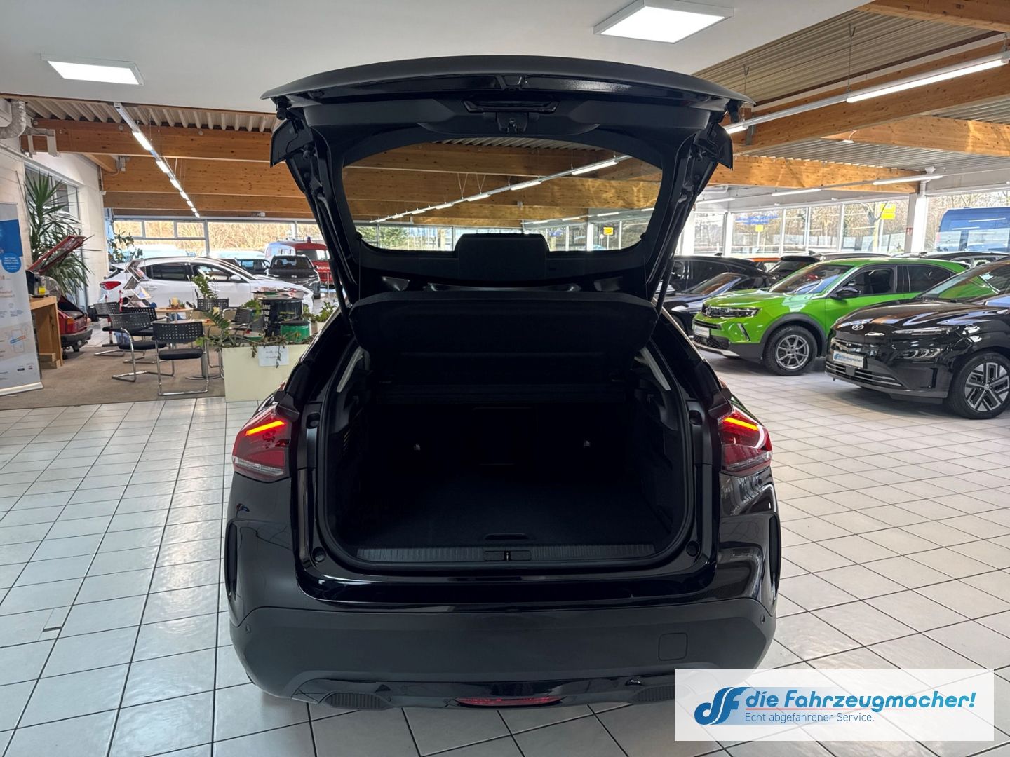 Fahrzeugabbildung Citroën C4 E- Shine HUD Navi 360 Kamera LED Apple CarPla