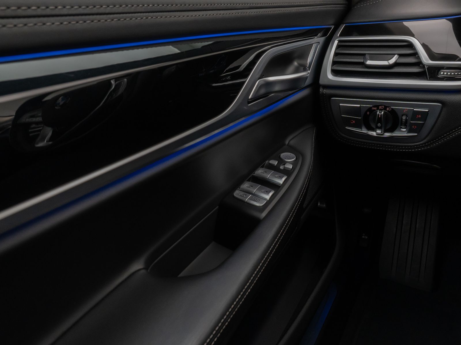 Fahrzeugabbildung BMW 750Li xD 360°Panorama Laser HUD H/K Massage ACC