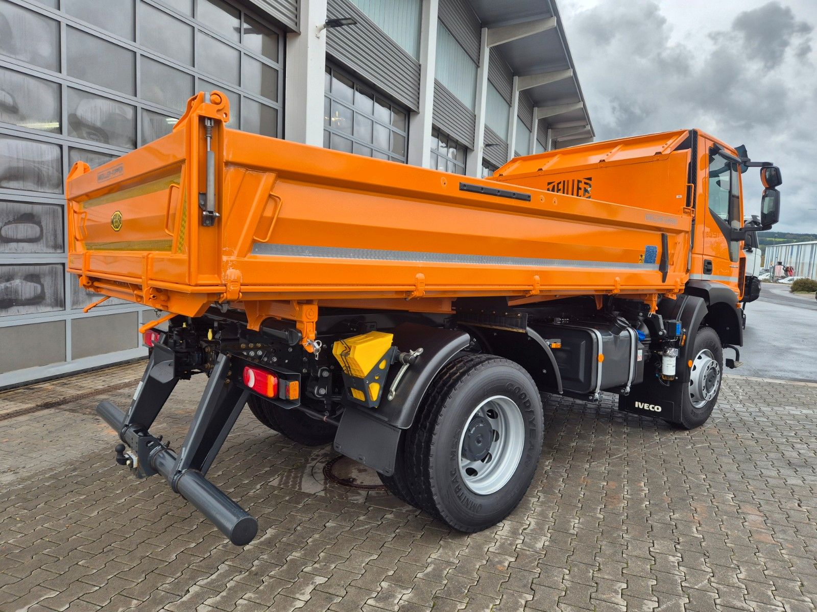Fahrzeugabbildung Iveco ML150E28W 4x4 Meiller Dreiseitenkipper 2xAHK