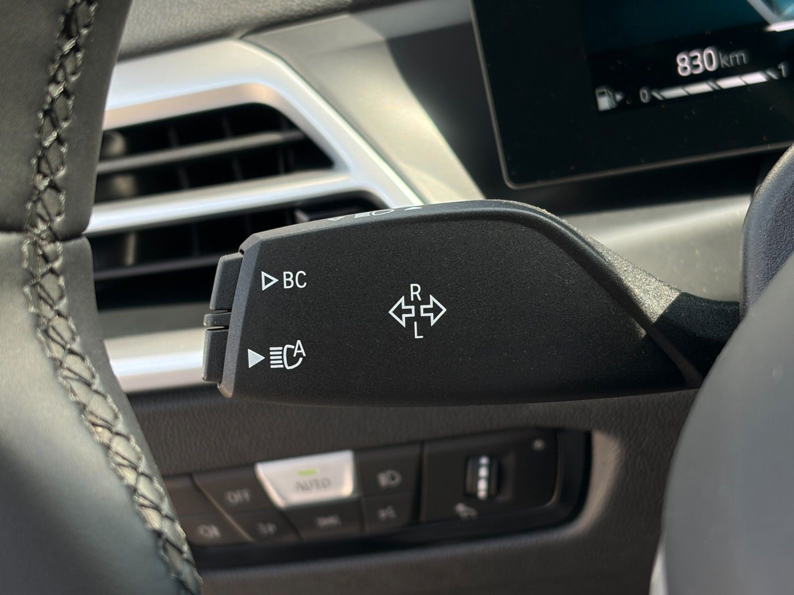 Fahrzeugabbildung BMW 318i Touring 3Z-Klima Kamera Tempomat Alarm SHZ