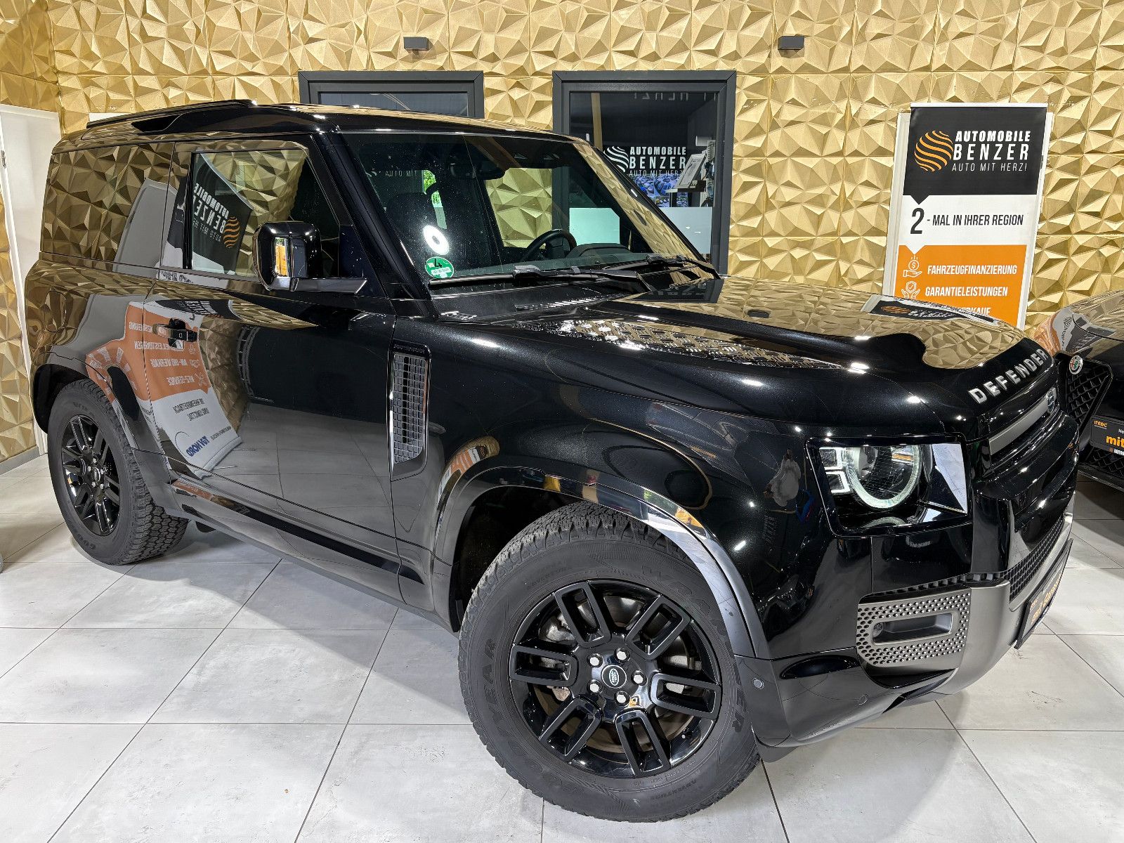 Fahrzeugabbildung Land Rover Defender 90 X-Dynamic S/360°/SOUND/APPLE/NAVI/