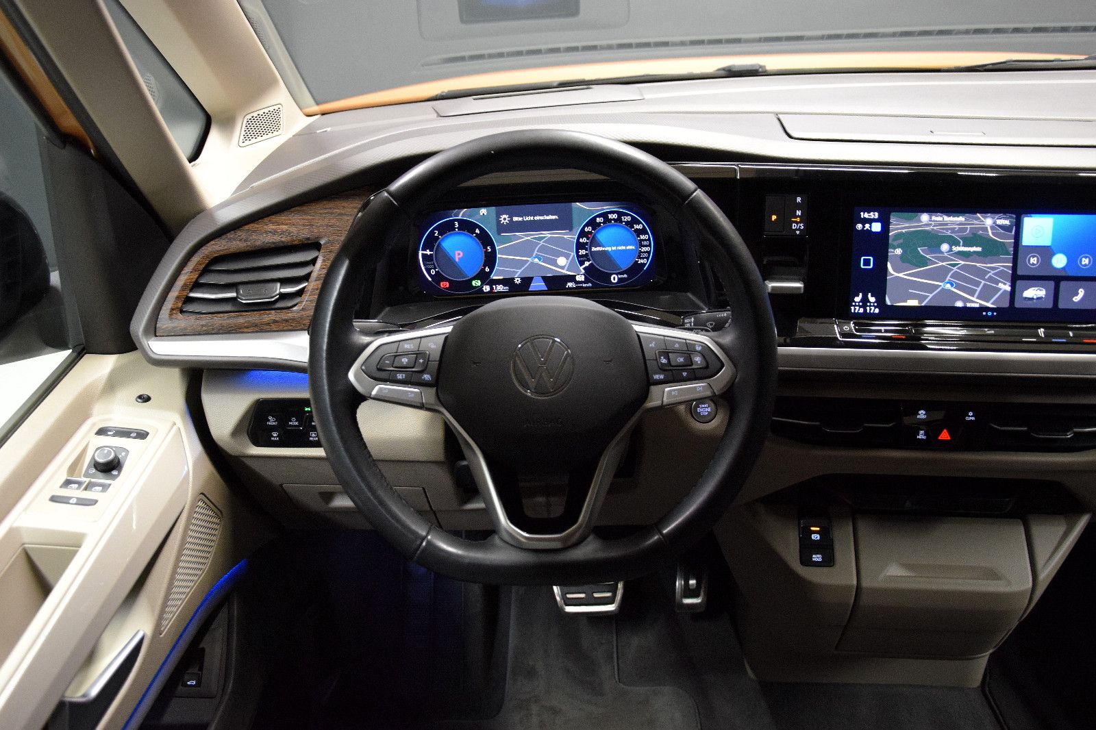 Fahrzeugabbildung Volkswagen T7 Multivan Style 7-Sitze HuD AHK Alcantara LED