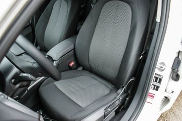 Fahrzeugabbildung BMW 118i Aut. Advantage LED LIFE-COCKPIT NAVIGATION