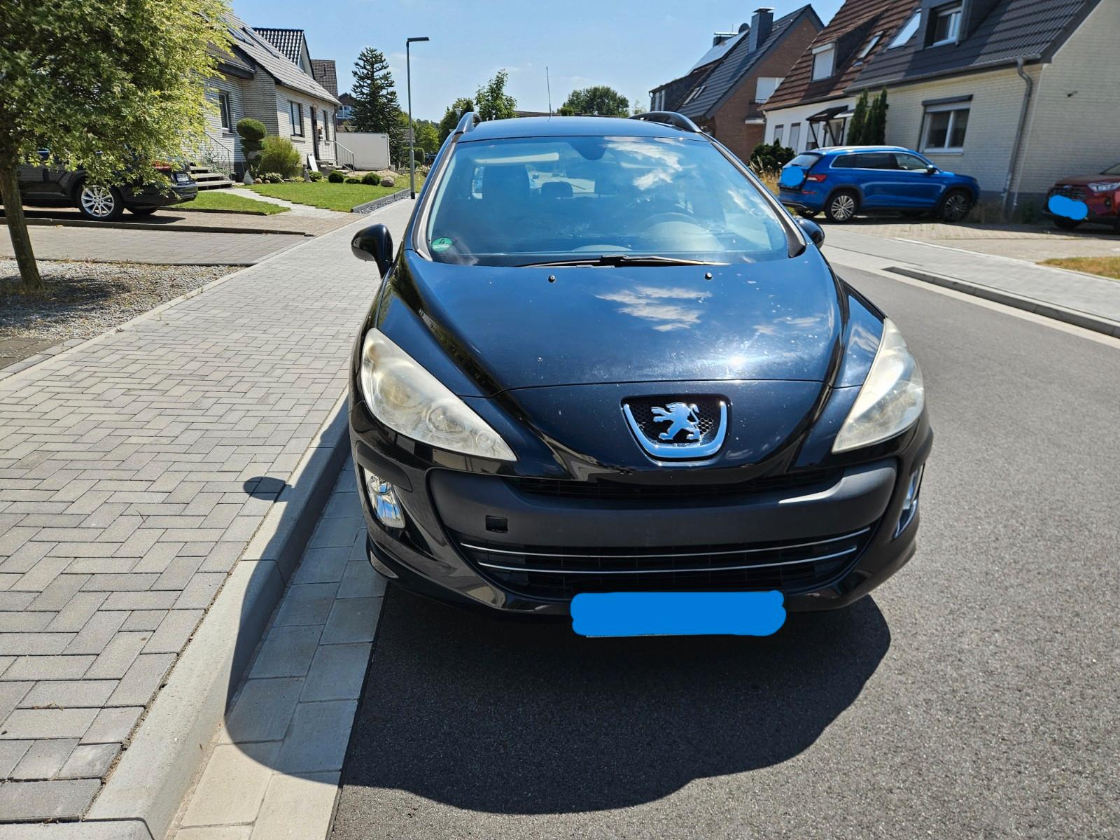 Peugeot 308 2010 — interior