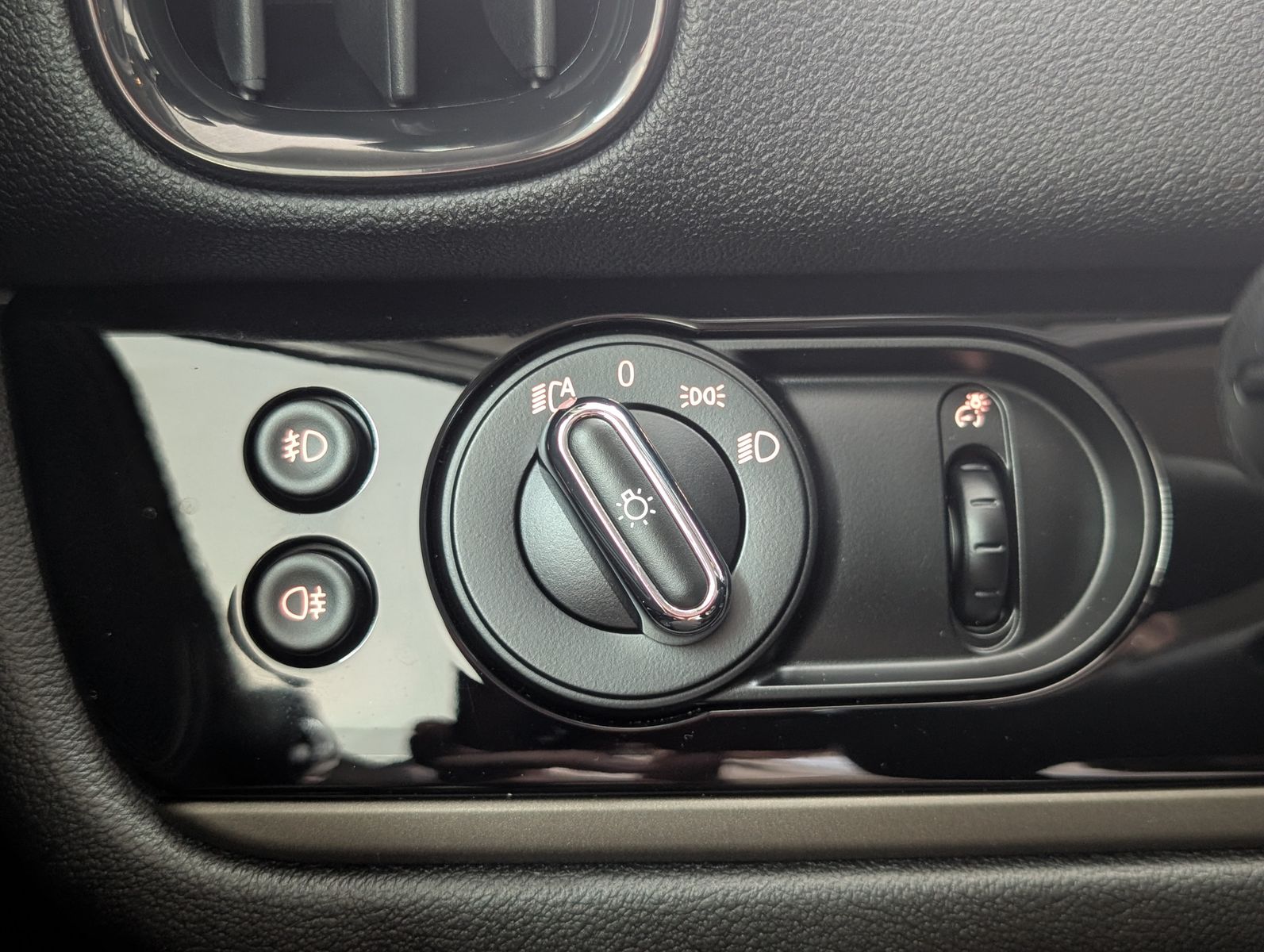 Fahrzeugabbildung MINI Cooper Countryman Untamed Edition LED TEMP PDC