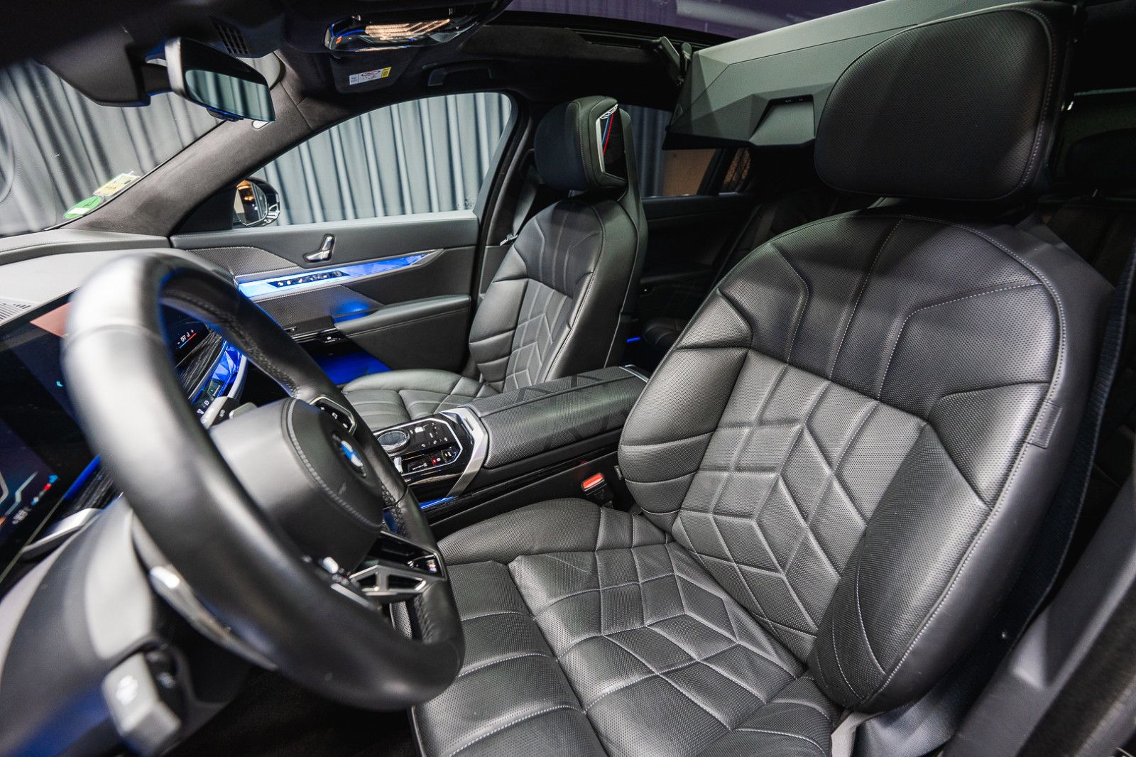 Fahrzeugabbildung BMW 740 d xDrive *M Sport Pro*Iconic Glow*Theater TV