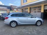 Opel Astra J Sports Tourer Style*SHZ*LHZ*MFL*TEMPOMAT - Opel Astra Style mit Benzin-Antrieb