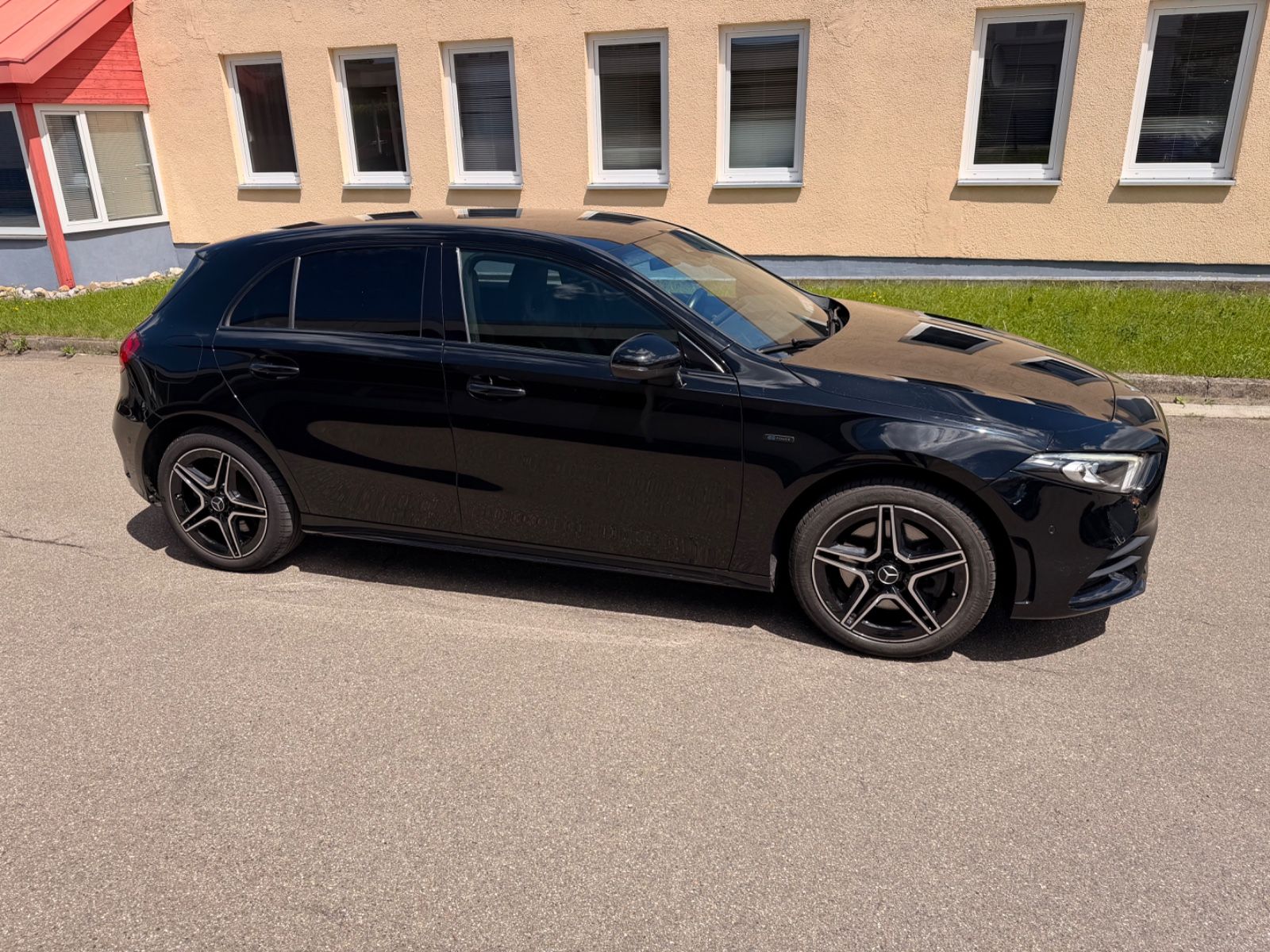 Mercedes-Benz A 250 e Edition AMG Black Line foto 4