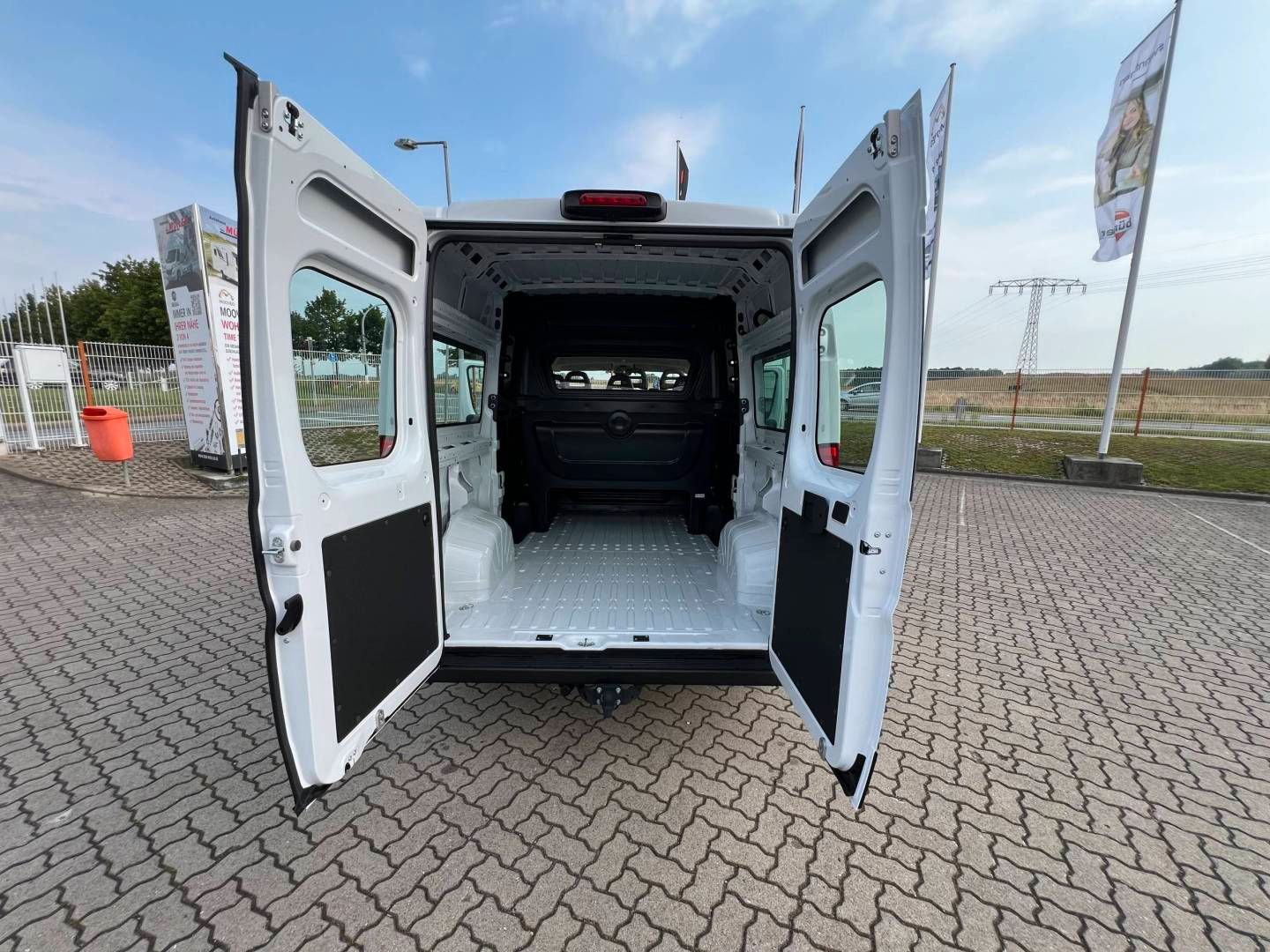 Fahrzeugabbildung Fiat DUCATO  DOKA - 6 Sitzer