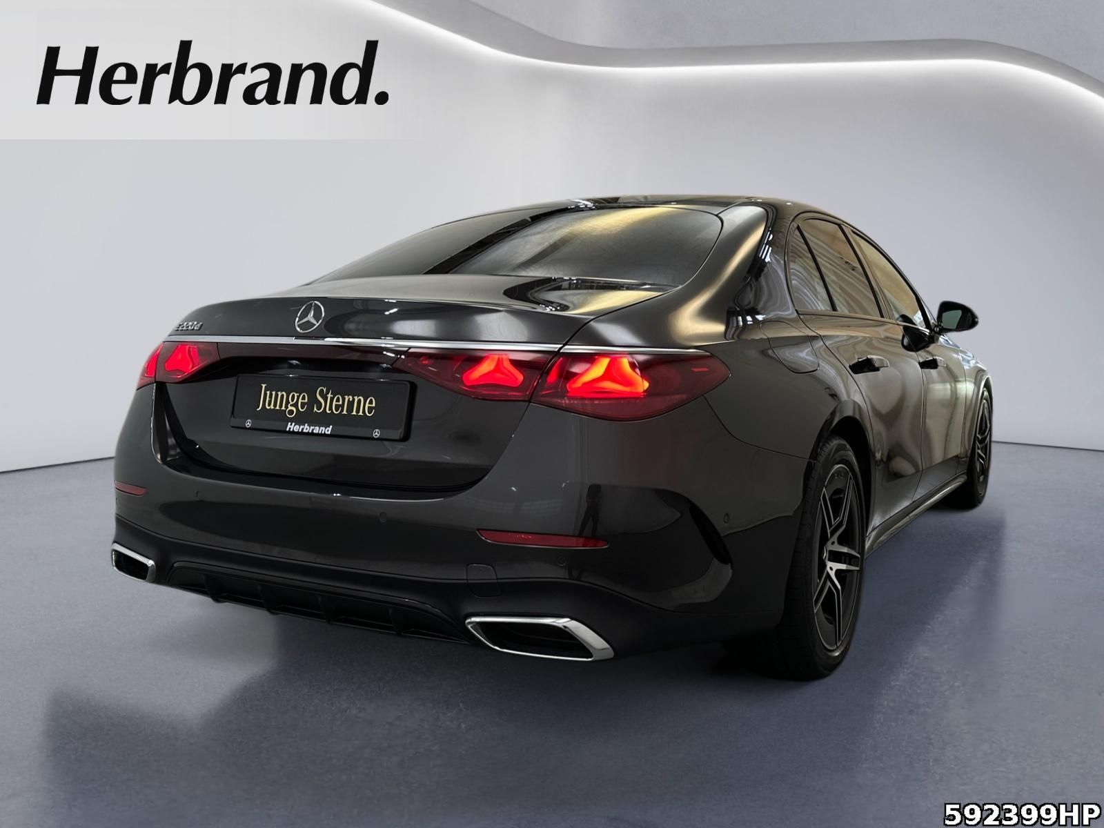 Mercedes-Benz E 220 d AMG Night Distronic Ambiente Keyless 19 foto 3