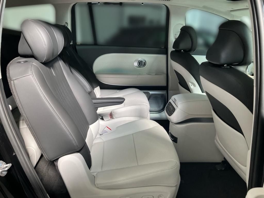 Fahrzeugabbildung Hyundai IONIQ 9 (6-Sitzer) 4WD 110kWh Uniq Pano HUD PDC