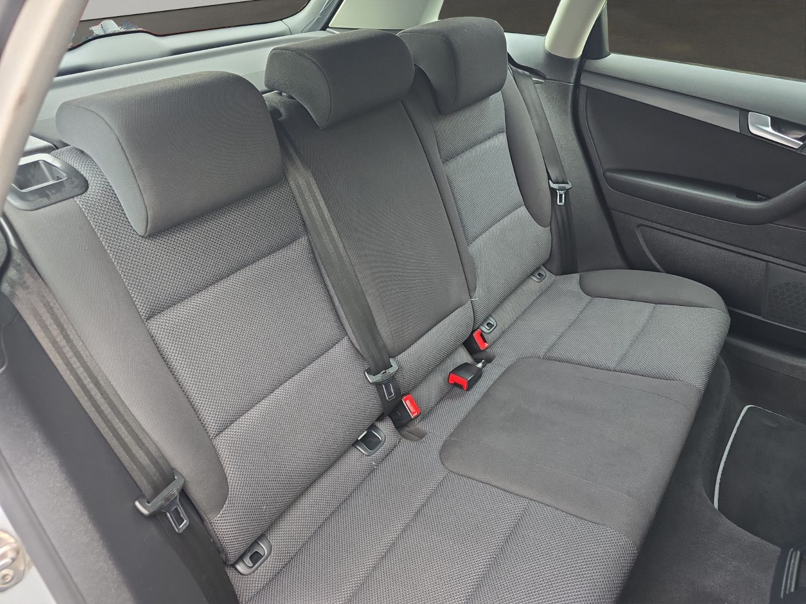Fahrzeugabbildung Audi A3 Sportback 1.2 TFSI Attraction+Klima+SHZ