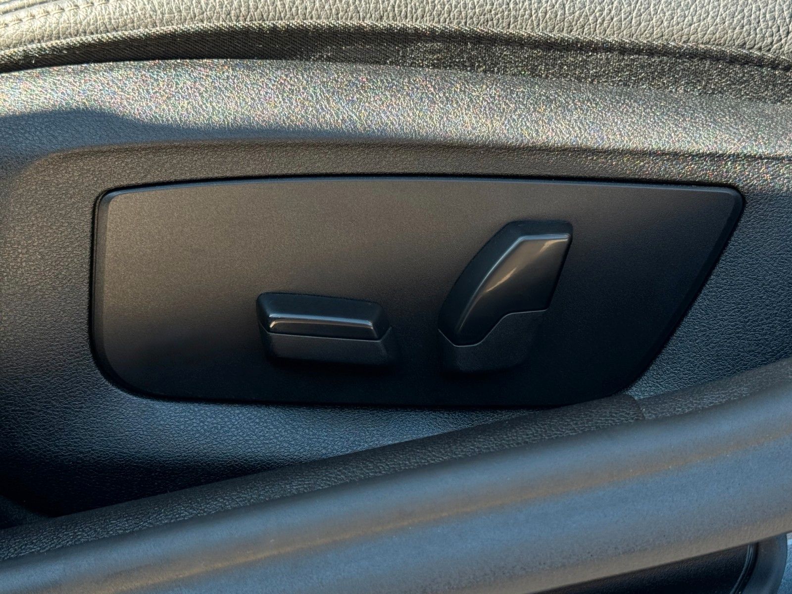 Fahrzeugabbildung BMW 520i Touring Luxury Line Pano Leder HiFi CAM AHK