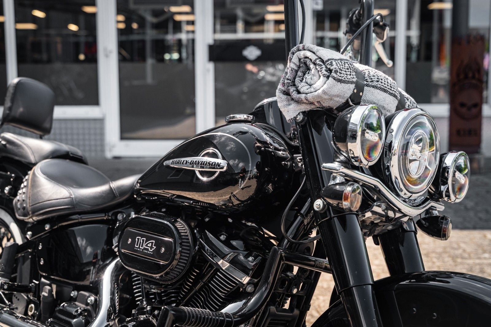 Fahrzeugabbildung Harley-Davidson FLHC Heritage - Chicano Umbau - Motorumbau -