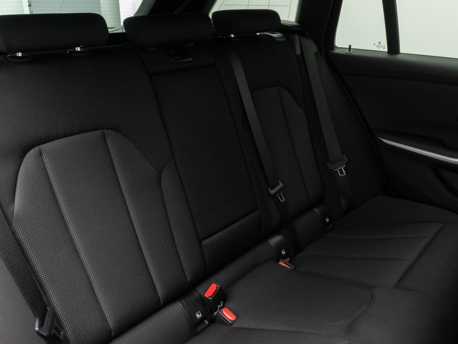 Fahrzeugabbildung BMW 318d HiFi Kamera DAB Alarm WLAN FernlichtAssist