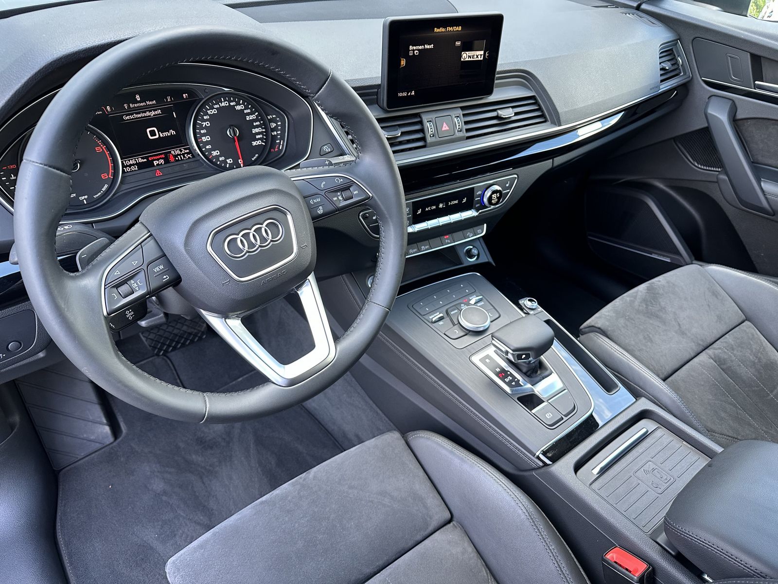 Fahrzeugabbildung Audi Q5 40 TDI Qu S-Line NAV+LED+B&O+TEMPOMAT+19ZOLL