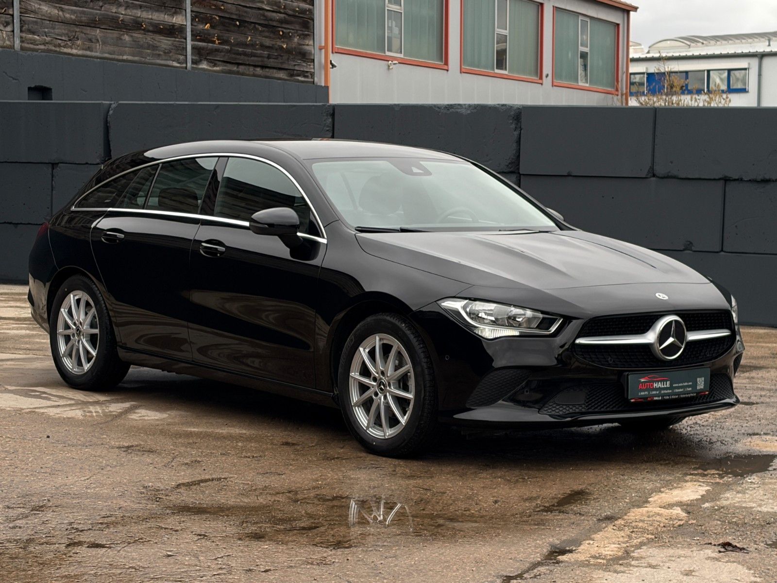Fahrzeugabbildung Mercedes-Benz CLA 180 SB SHZ LKA TEMP MBUX Navi Wifi CarPlay