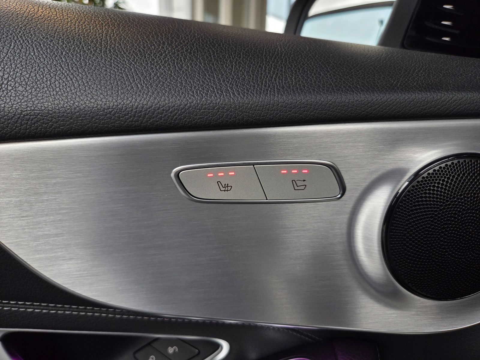 Fahrzeugabbildung Mercedes-Benz C 200 Cabrio AMG LINE NIGHT LED NAV RFK SHZ