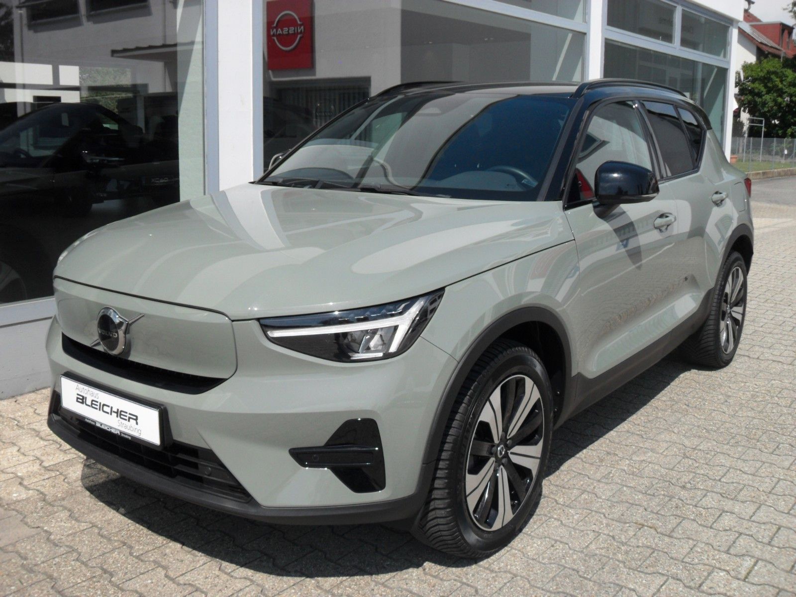 Fahrzeugabbildung Volvo XC 40 Plus Recharge Pure Electric 2WD |AHK | LED