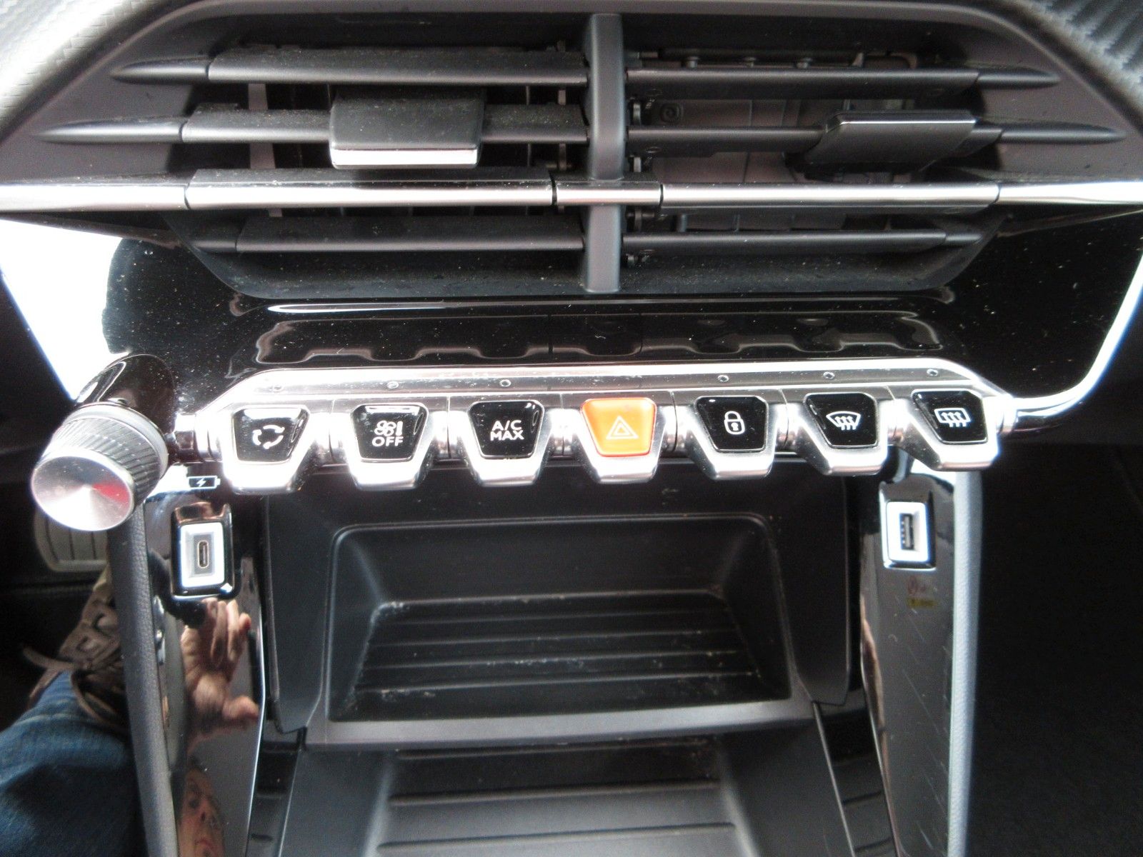 Fahrzeugabbildung Peugeot 208 Active Pack 1.2T LED/NAVI/PDC/TEMPOMAT