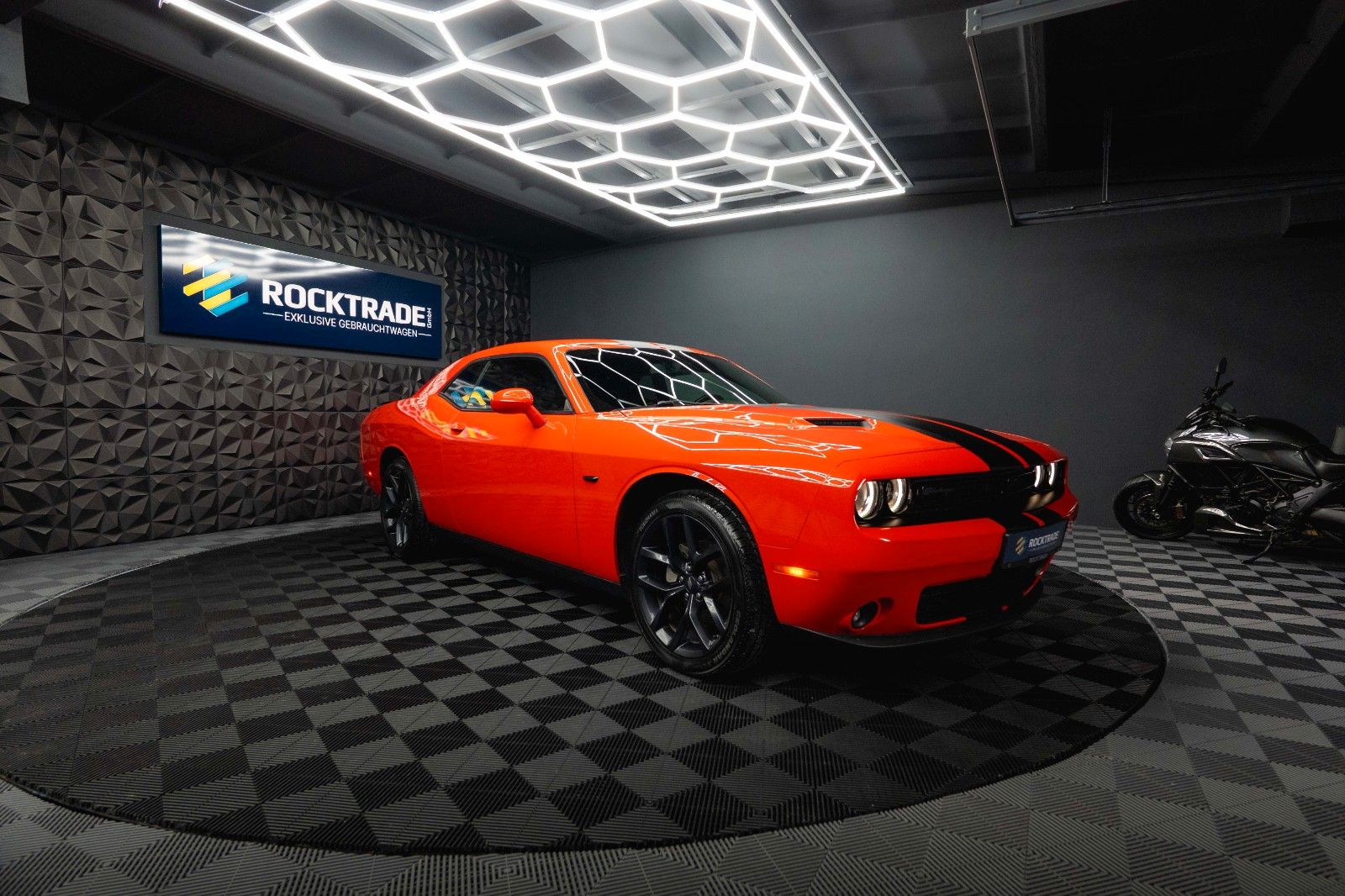 Fahrzeugabbildung Dodge Challenger 3.6 V6 GT SRT Styling *LED*1.Hand*19%