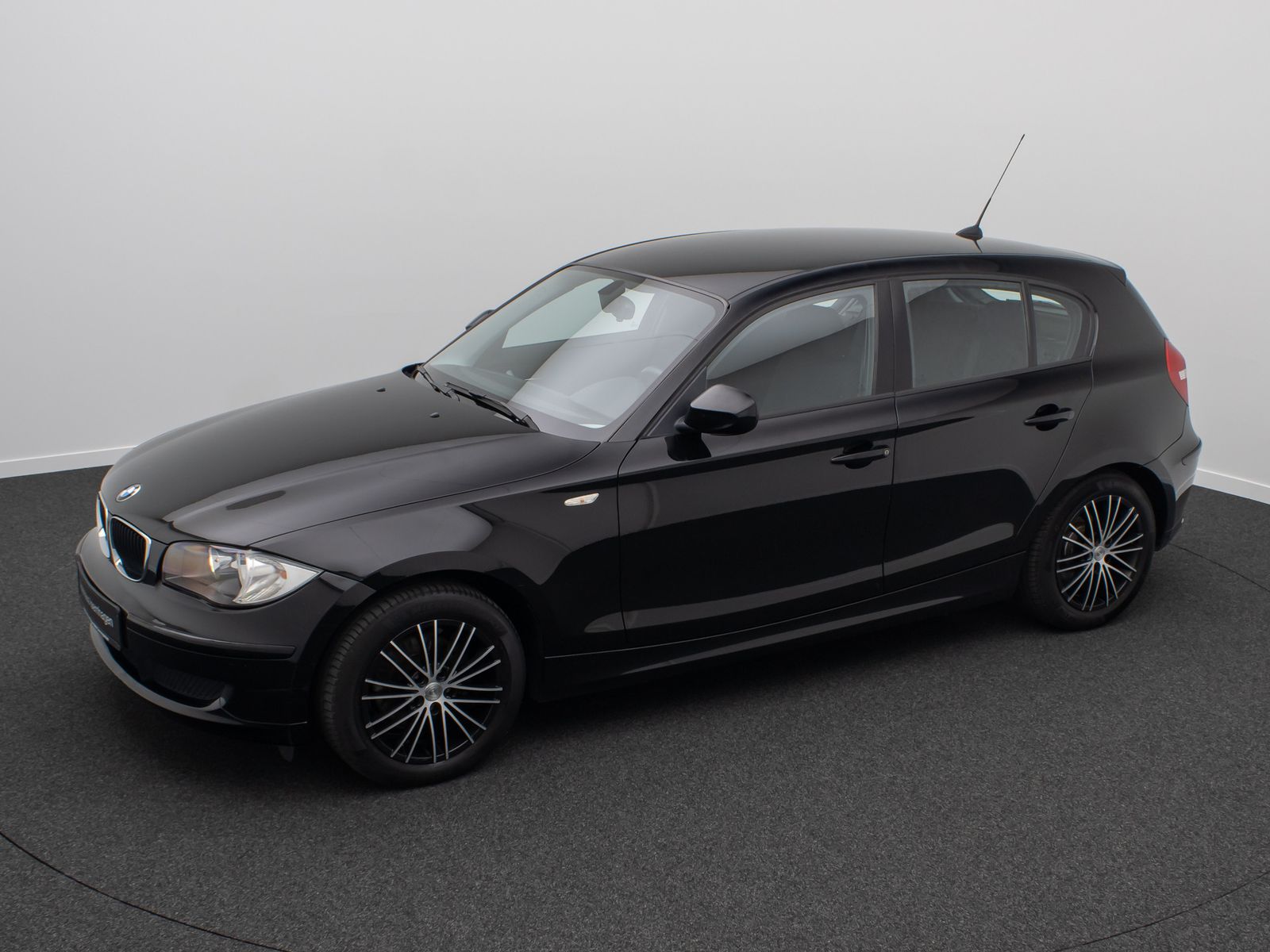 Fahrzeugabbildung BMW 116i PDC AHK Klimaanlage Alarm Start-StopAut LM