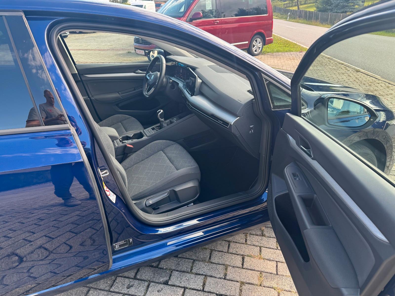Volkswagen Golf VIII Lim. Life Business