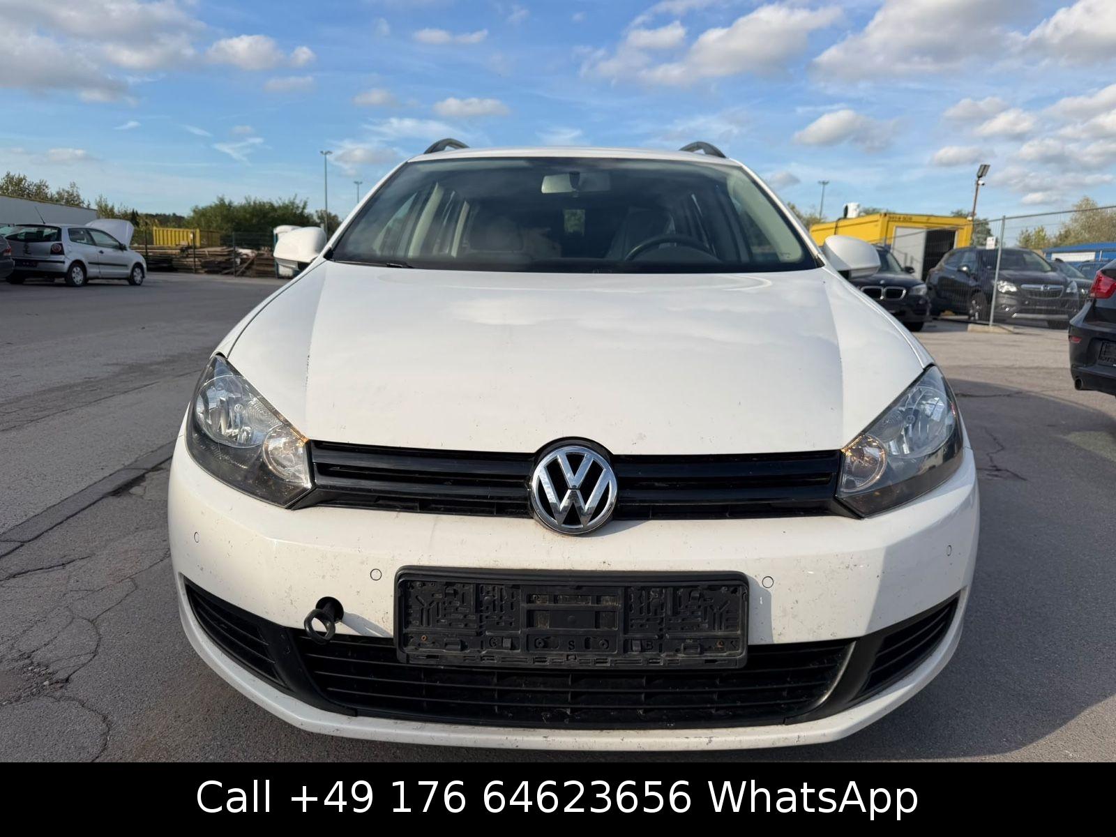 Volkswagen Golf 2011 — interior