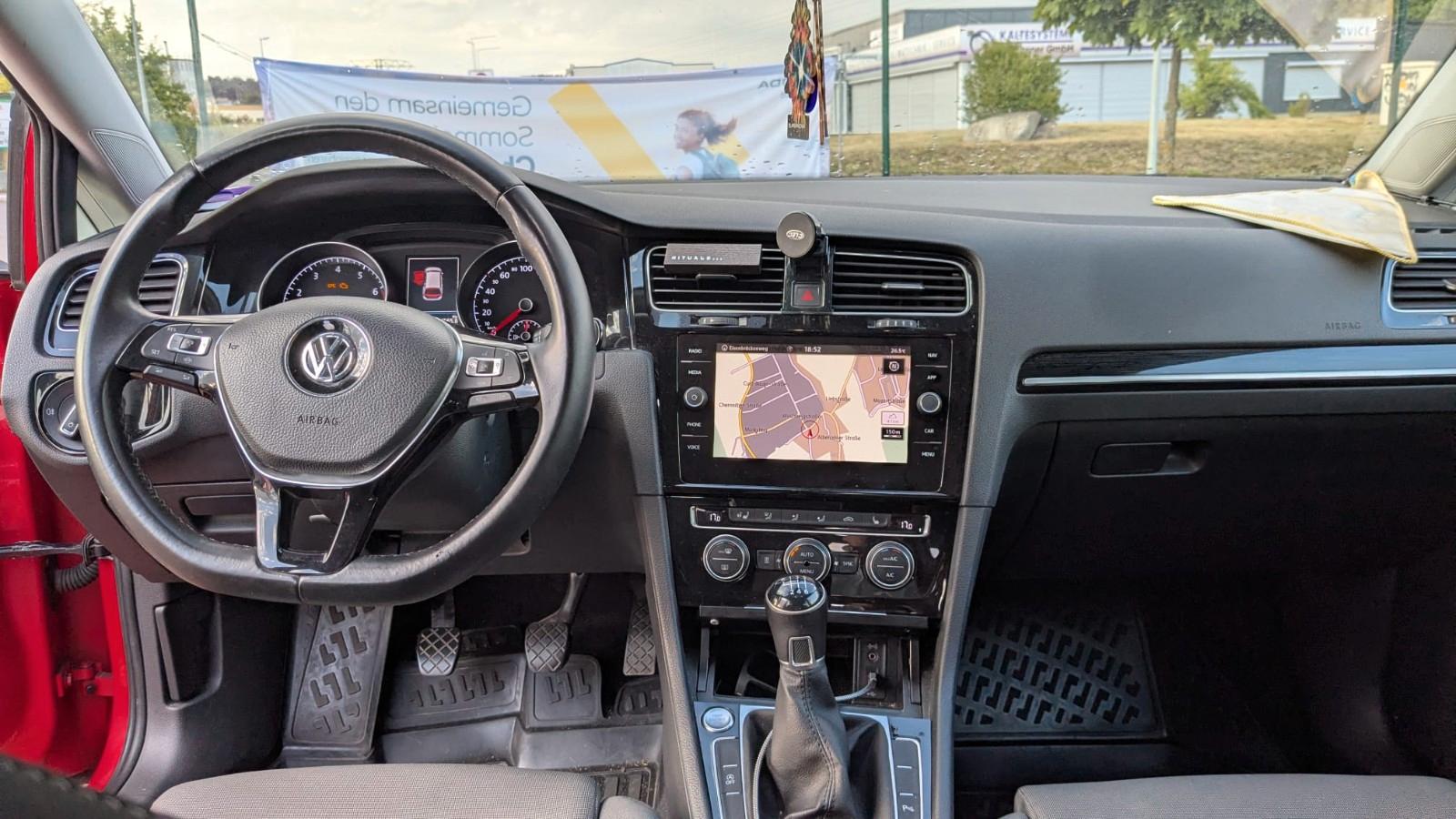 Volkswagen Golf Variant TSI R-Line LED/Stdhzg/ACC/Nav
